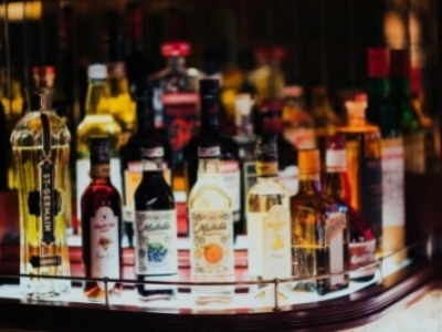 Rhum, whisky, gin, anisé : goûtez vos alcools au degré optimal